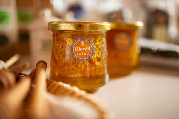 Satje v medu, prejemnik certifikata kakovosti Kolektivne blagovne znamke Okusiti Laško