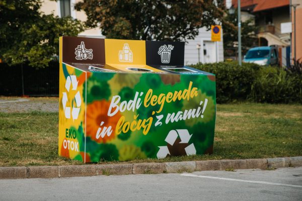 Koš za ločevanje odpadkov na Festivalu Pivo in cvetje